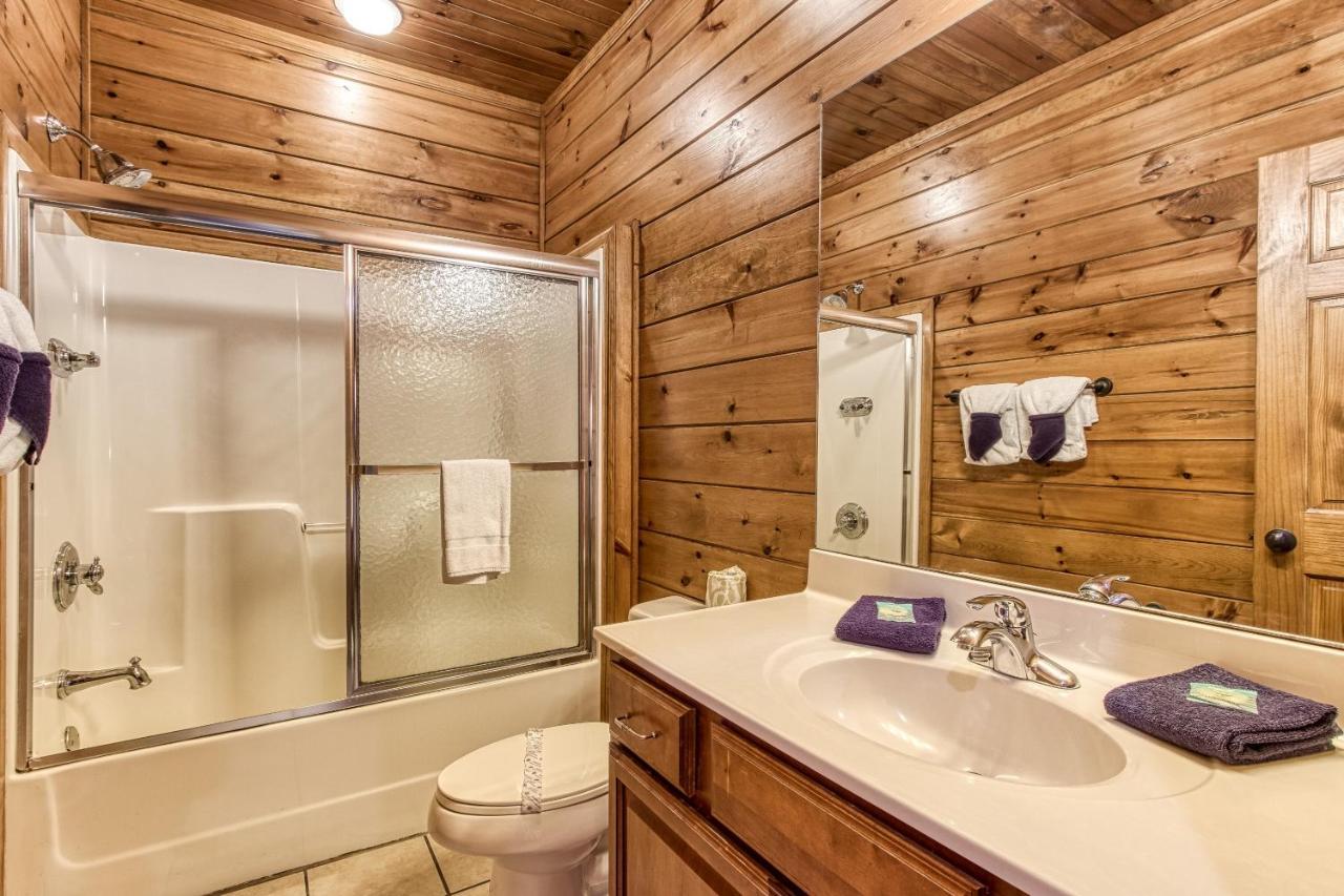 Lazy Bear Lodge, Hot Tub, Resort Pool, Wifi, 1089 Free Tickets Each Paid Day, Dollywood And More Gatlinburg Buitenkant foto