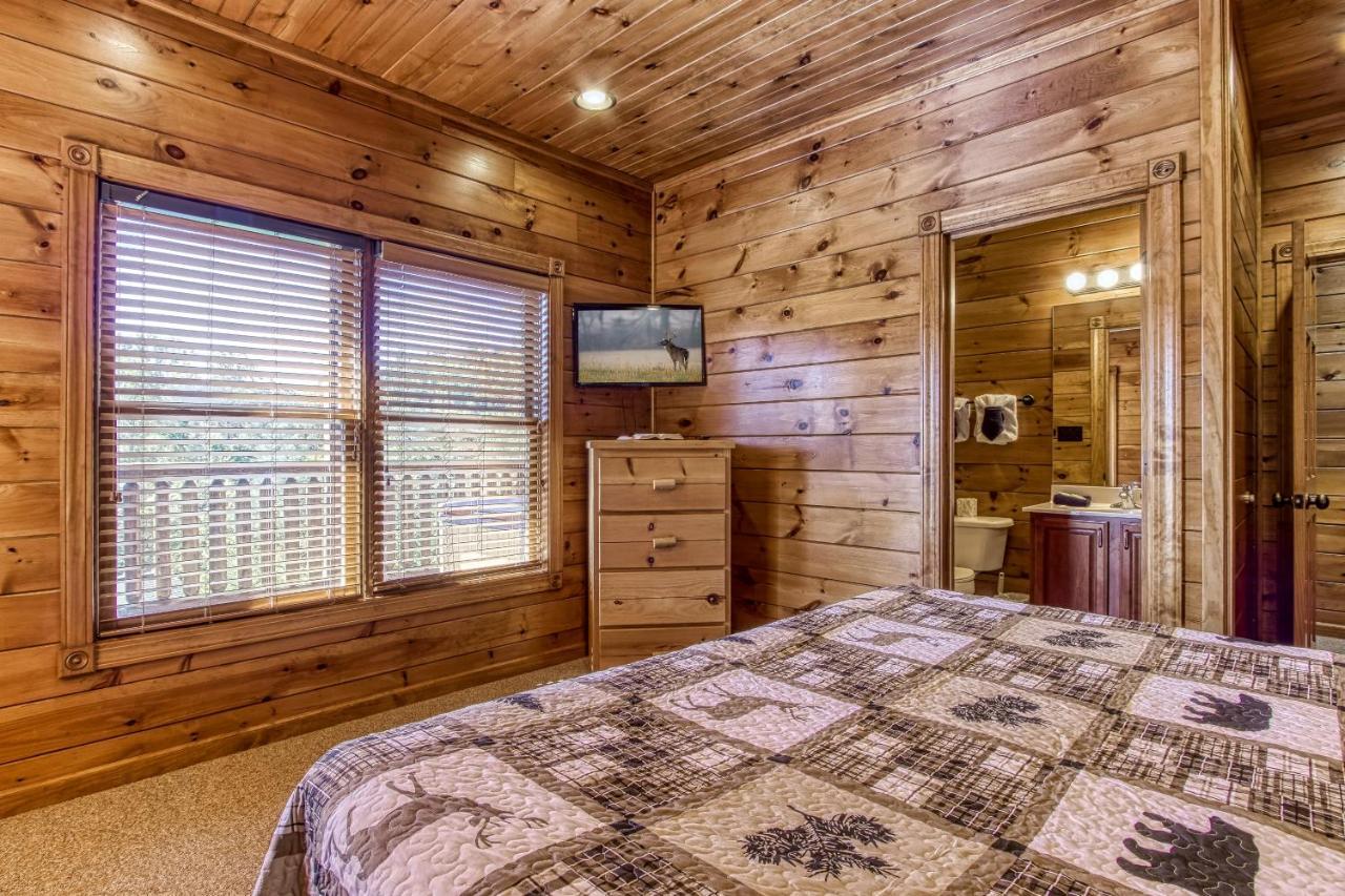 Lazy Bear Lodge, Hot Tub, Resort Pool, Wifi, 1089 Free Tickets Each Paid Day, Dollywood And More Gatlinburg Buitenkant foto