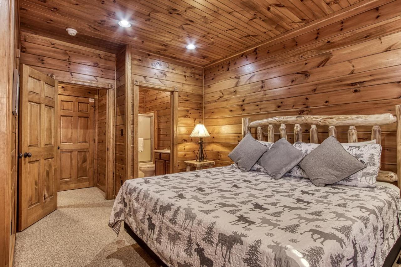 Lazy Bear Lodge, Hot Tub, Resort Pool, Wifi, 1089 Free Tickets Each Paid Day, Dollywood And More Gatlinburg Buitenkant foto