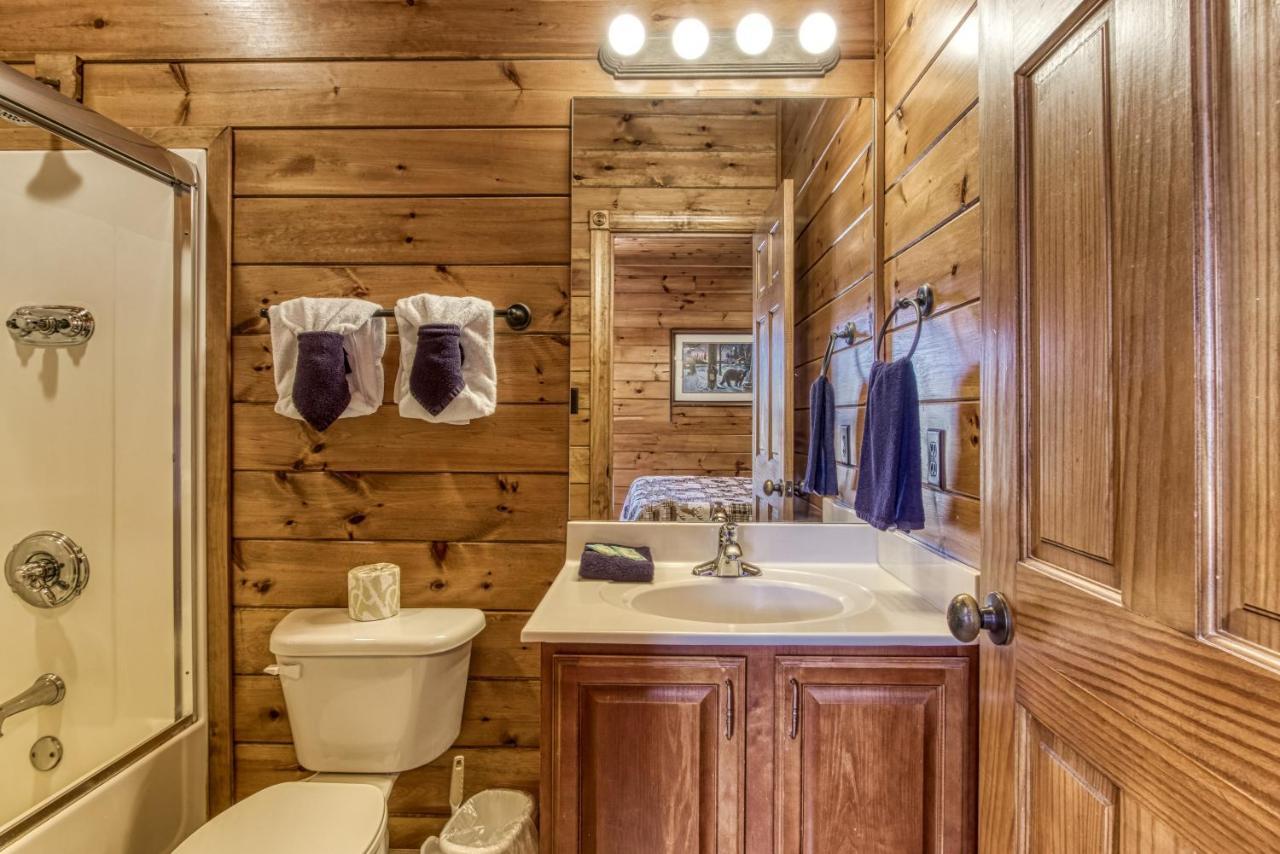 Lazy Bear Lodge, Hot Tub, Resort Pool, Wifi, 1089 Free Tickets Each Paid Day, Dollywood And More Gatlinburg Buitenkant foto