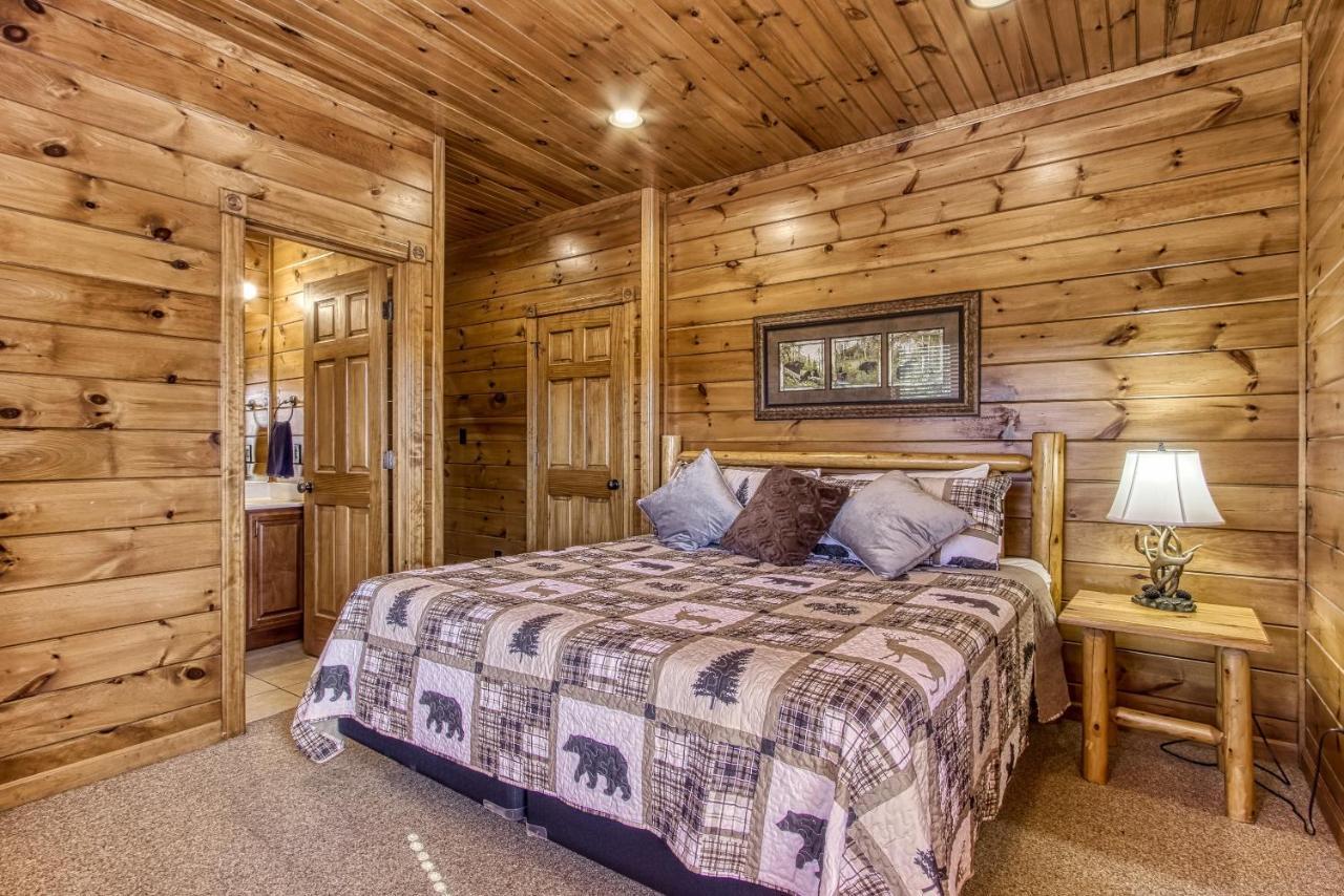 Lazy Bear Lodge, Hot Tub, Resort Pool, Wifi, 1089 Free Tickets Each Paid Day, Dollywood And More Gatlinburg Buitenkant foto