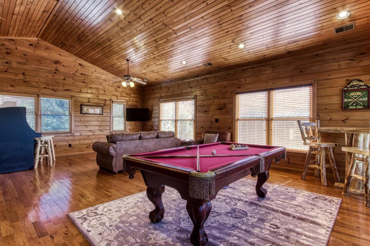 Lazy Bear Lodge, Hot Tub, Resort Pool, Wifi, 1089 Free Tickets Each Paid Day, Dollywood And More Gatlinburg Buitenkant foto
