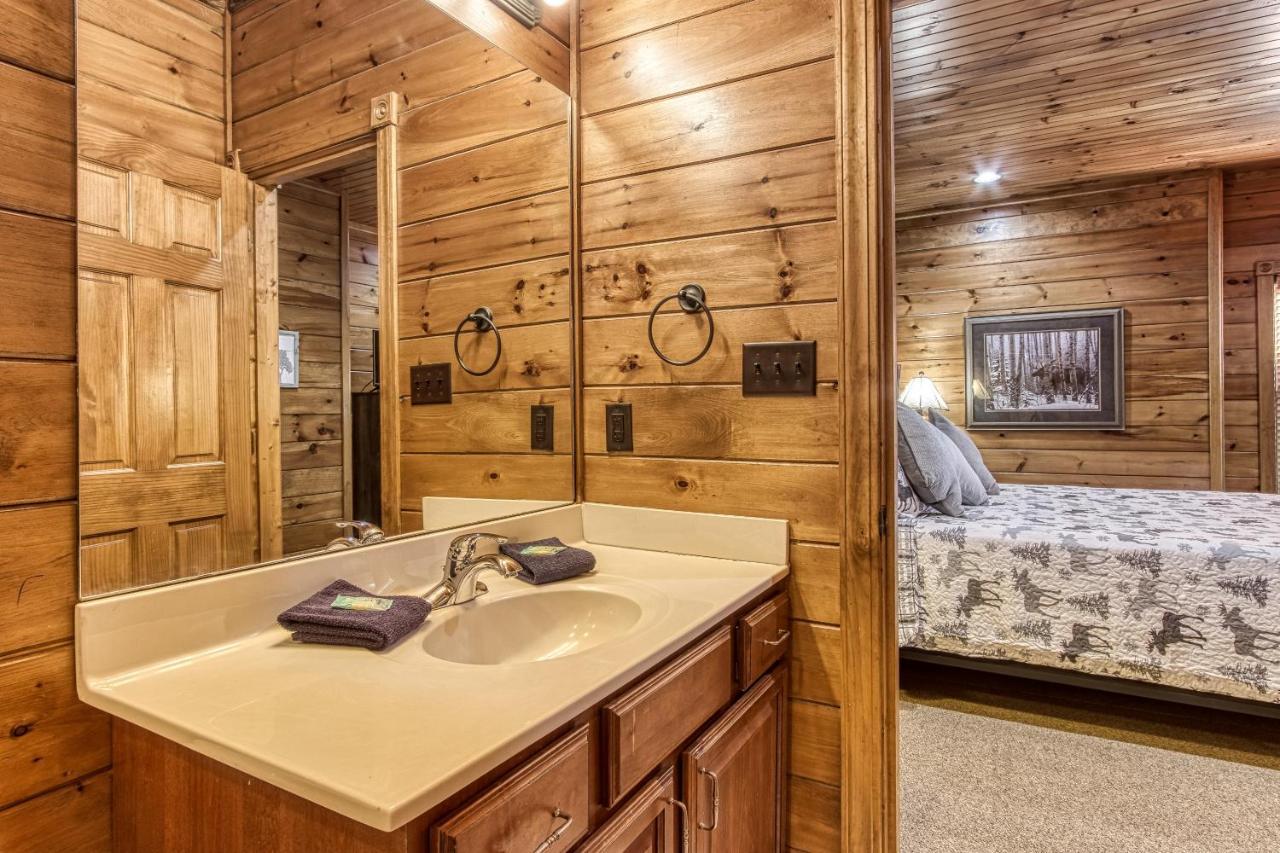 Lazy Bear Lodge, Hot Tub, Resort Pool, Wifi, 1089 Free Tickets Each Paid Day, Dollywood And More Gatlinburg Buitenkant foto