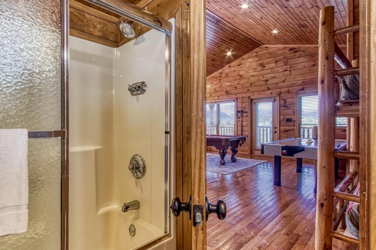Lazy Bear Lodge, Hot Tub, Resort Pool, Wifi, 1089 Free Tickets Each Paid Day, Dollywood And More Gatlinburg Buitenkant foto
