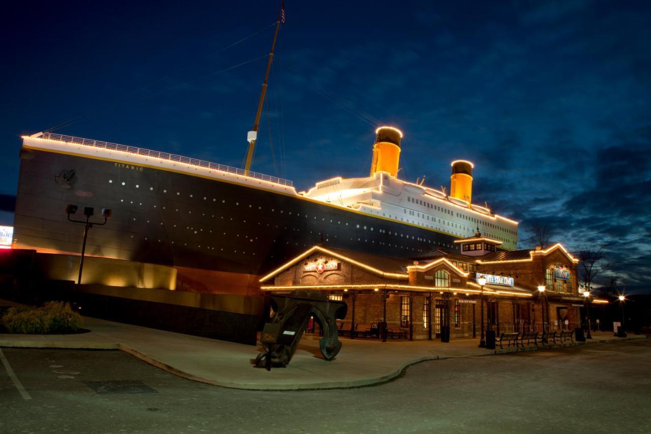 Lazy Bear Lodge, Hot Tub, Resort Pool, Wifi, 1089 Free Tickets Each Paid Day, Dollywood And More Gatlinburg Buitenkant foto