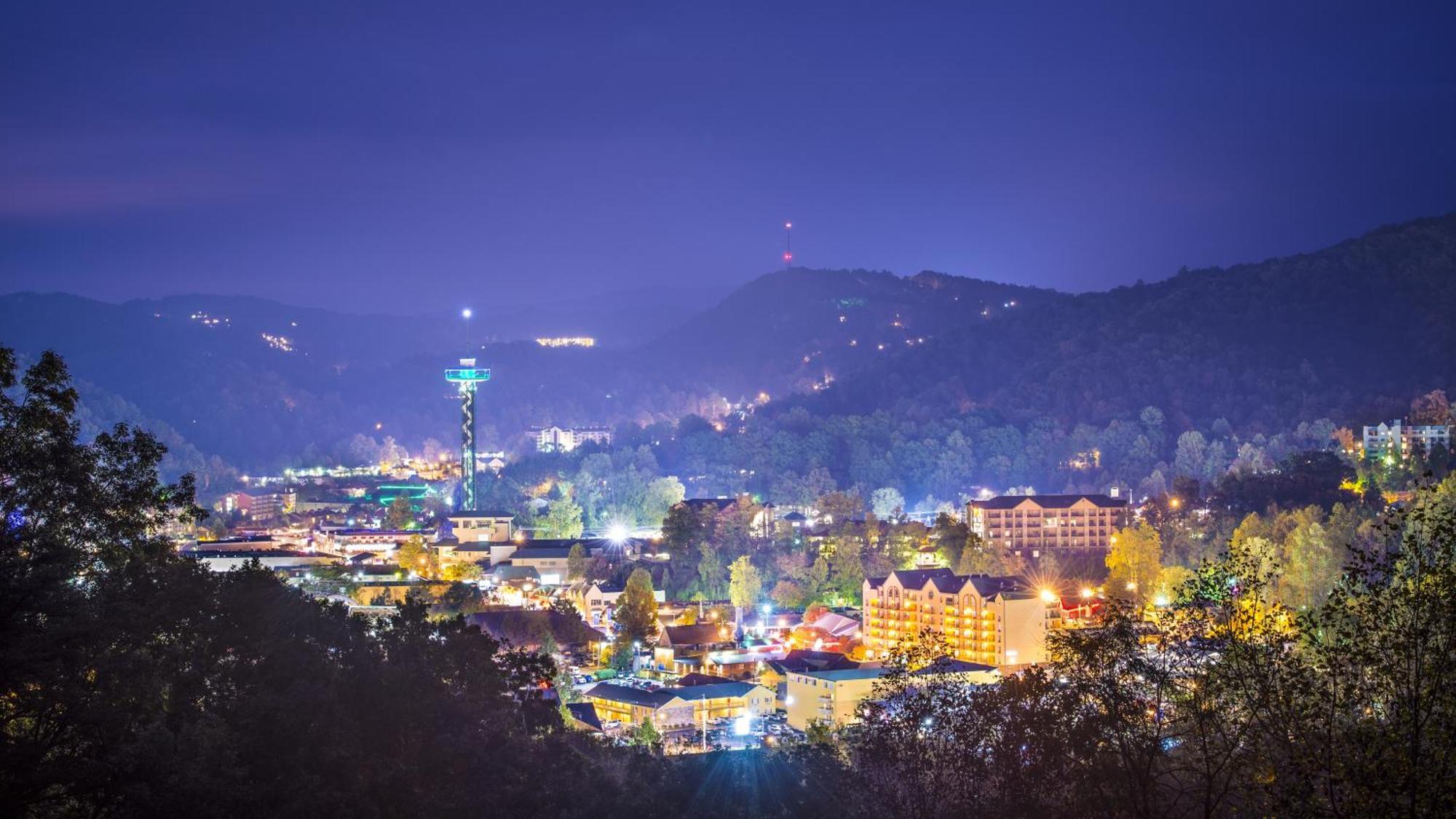 Lazy Bear Lodge, Hot Tub, Resort Pool, Wifi, 1089 Free Tickets Each Paid Day, Dollywood And More Gatlinburg Buitenkant foto
